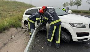 L�ks ara�tan sa� ��kamad�: Kontrolden ��kt�, bariyerlere �arpt�