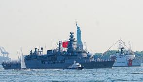 T�rk donanmas� New York'ta: TCG Oru�reis Hudson Nehri'ne demir att�