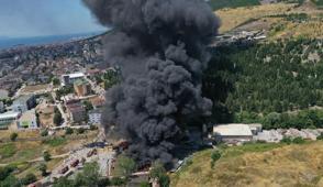 Kocaeli'de fabrika alev alev yan�yor