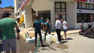 zmir belediyesi 93 saat su hizmeti veremedi, vatanda tepki gsterdi: Baka bir ehirde byle bir ey grmedim