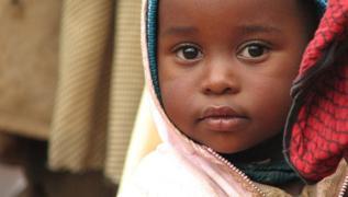 Kenya'da evsiz annelerden alnan bebekler karaborsada satlyor