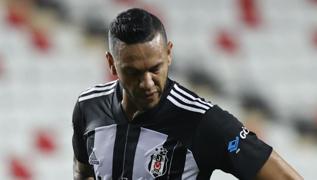 Beşiktaş'ta Yeni Malatyaspor maçı öncesi 4 futbolcu sınırda
