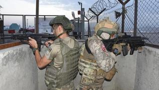 Trk ve Azerbaycanl askerler Kabil'de omuz omuza