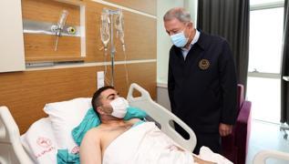 Bakan Akar dlib'deki saldrda yaralanan askerleri ziyaret etti
