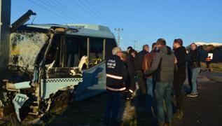 Balıkesir'de minibüs kazası: 10 kişi yaralandı