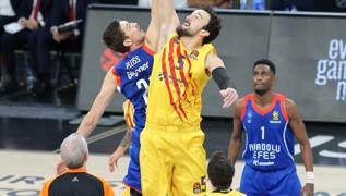Anadolu Efes Barcelona'ya uzatmalarda boyun eğdi! Ergin Ataman oyundan atıldı