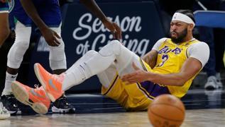 Anthony Davis'ten Los Angeles Lakers'a kötü haber