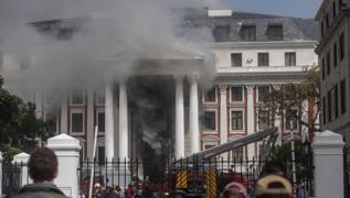 Güney Afrika Cumhuriyeti'nin parlamento binasında yangın