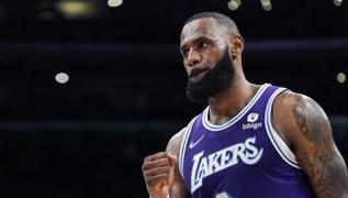 LeBron James'in 'triple-double'ı Lakers'a uzatmada galibiyeti getirdi