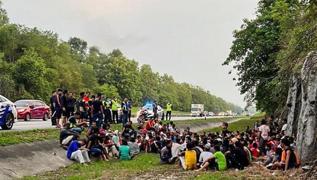 Malezya'da göçmenlere araç çarptı: 6 ölü
