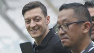 Mesut Özil, Endonezya Cumhurbaşkanı Joko Widodo ile Cuma namazı kılacak