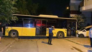 Gece yarısı İETT otobüsü dehşeti! Ehliyetsiz görevli sokağa daldı!