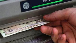 ATM kullananlar paranz gidebilir diyerek uyardlar! Meer kart ifrenizi girerken...