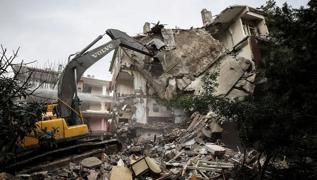 Bykekmece'de deprem riski tayan binalarn ykmna baland