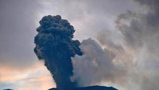 Endonezya'da yanarda patlamalar: 6 bin 500 kii tahliye edildi