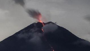 Endonezya'da  yanarda patlad, baka yanardalar da faaliyete geti
