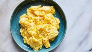 Kahvaltı tariflerinin gözdesi çırpılmış yumurta! Ekmek bandırmaya doyamayacaksınız
