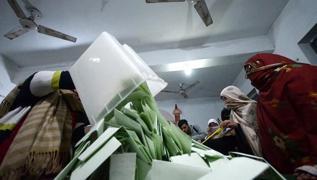 Pakistan'daki seçimlerde oy sonuçları geliyor