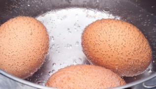 Haşlama yumurta nasıl çatlamaz?