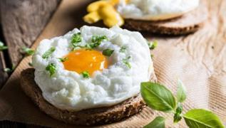Bu yumurtalı kahvaltılık tarif kolesterolü düşürüyor! Sporcular da tüketiyor