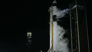 Dragon uzay aracn tayan Falcon-9 roketi baaryla frlatld