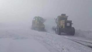 Van'da etkili kar ya: 152 yerleim yerinin yolu kapand
