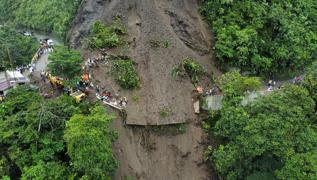 Endonezya'daki sel ve toprak kaymasnda can kayb 26 oldu