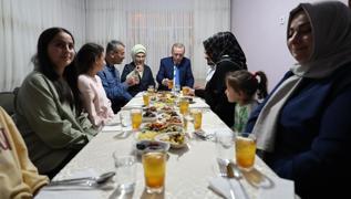 Bakan Erdoan'dan Ta ailesine ziyaret: ftarda konuk oldu 