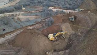 li'teki maden sahasndaki toprak kaymasnda yeni gelime: Bir iinin cansz bedenine ulald