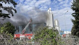 Konya'da bir fabrika deposunda yangn! Ekipler mdahale ediyor