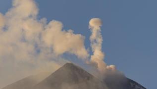 talya'daki Etna Yanarda'nda volkanik hareketlilik: Halka eklinde dumanlar pskrtt