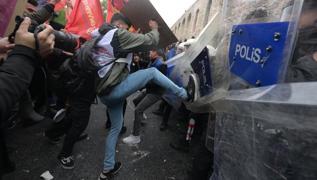 CHP-DEM-DSK'ten 1 Mays provokasyonu... Gstericiler polise saldrd!