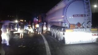 Korkun kazaca faciadan dnld: Minibs ile akaryakt ykl tanker arpt