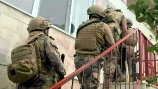 zmir'de FET operasyonu! Savclk dmeye bast