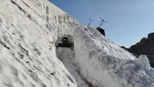 Yksekova'da haziran aynda kar tneli! Kalnl 8 metreyi buluyor