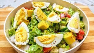 ifal yumurta salatas tarifi! 12 ayr vitamin ve protein var: Kak kak...