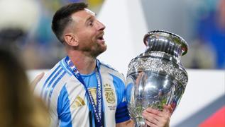 Messi kupa koleksiyonuna 45'inciyi ekledi