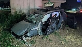 Edirne'de bariyere arpan otomobilin motoru frlad! 1