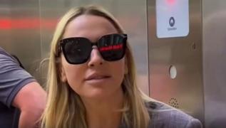 Hadise'den havalimannda muhabirlere souk du: 'Konumay sevenlerle konuun!'