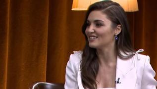 Hande Erel de zm riteline uydu! 'Sabanc'lara gelin de olsan, masann altna girersin'