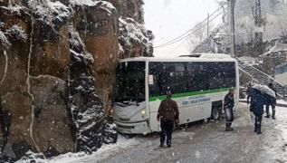 Bitlis'te halk otobs duvara arpt: 4 yaral