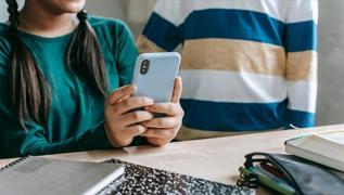sve'te okullarda akll telefonlar yasakland