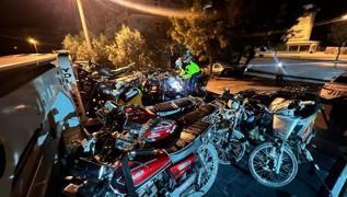 Sosyal medyada birbirlerine meydan okuyan genler polisleri grnce koarak kat