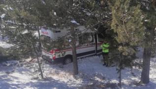 Ardahan'da ambulans aaca arpt: 3 yaral