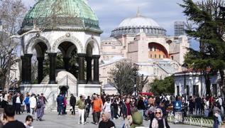 stanbul'da tarihi mekanlara ziyareti akn