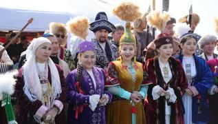Trk Dnyas 2025 Kltr Bakenti Aktau'da al heyecan: Hazar'n kysnda kardelik bulumas