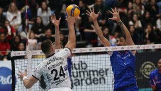 Alanya Belediyespor, Halkbank'a set vermedi