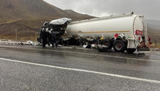 Hakkari'de otobs ile yakt tankeri arpt