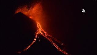 Etna yeniden hareket geti; patlamalarn sesleri korkuttu