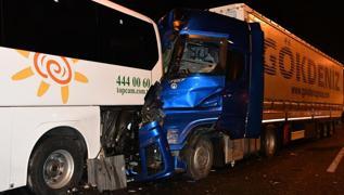 Bilecik'te tur otobs trla arpt: Yarallar var